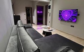 Angies Ledsigns Apartment